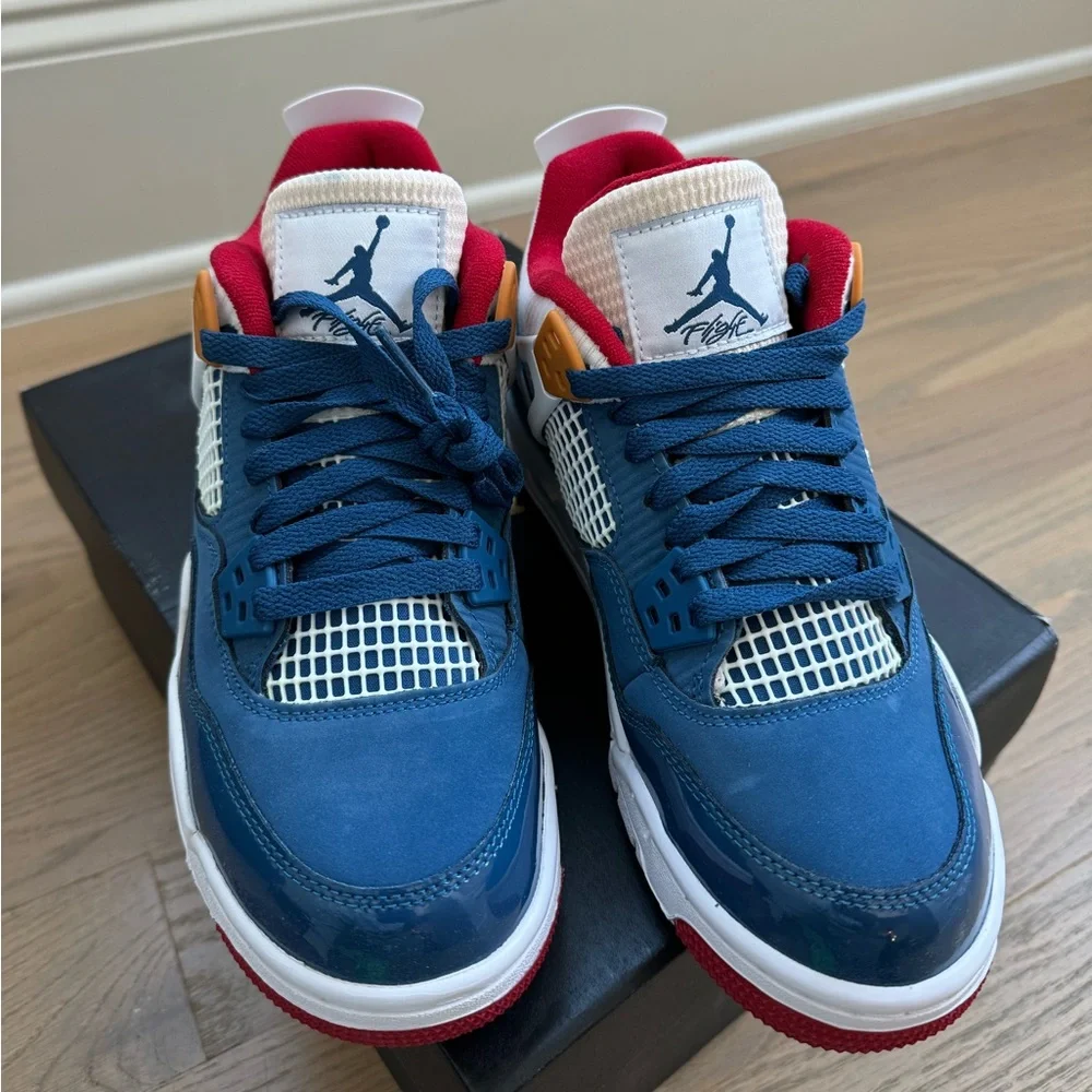 Brand new Grade school Jordan 4 MESSY ROOM w/extra laces and OG BOX - Picture 7 of 11